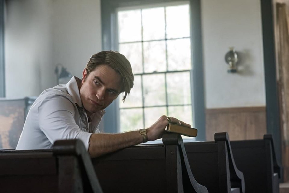 Gonzalo7movicio's tweet photo. El pecado y el trauma a menudo se transmiten de una generación a la siguiente. El personaje de Tom Holland trata de revertir el ciclo. Robert Pattinson predica pero no practica🎬 ⛪#ElDiabloATodasHoras es un mosaico brutal de personajes, tiempos y destinos cruzados. En Netflix 🙏 https://t.co/KTbVaM3iHG