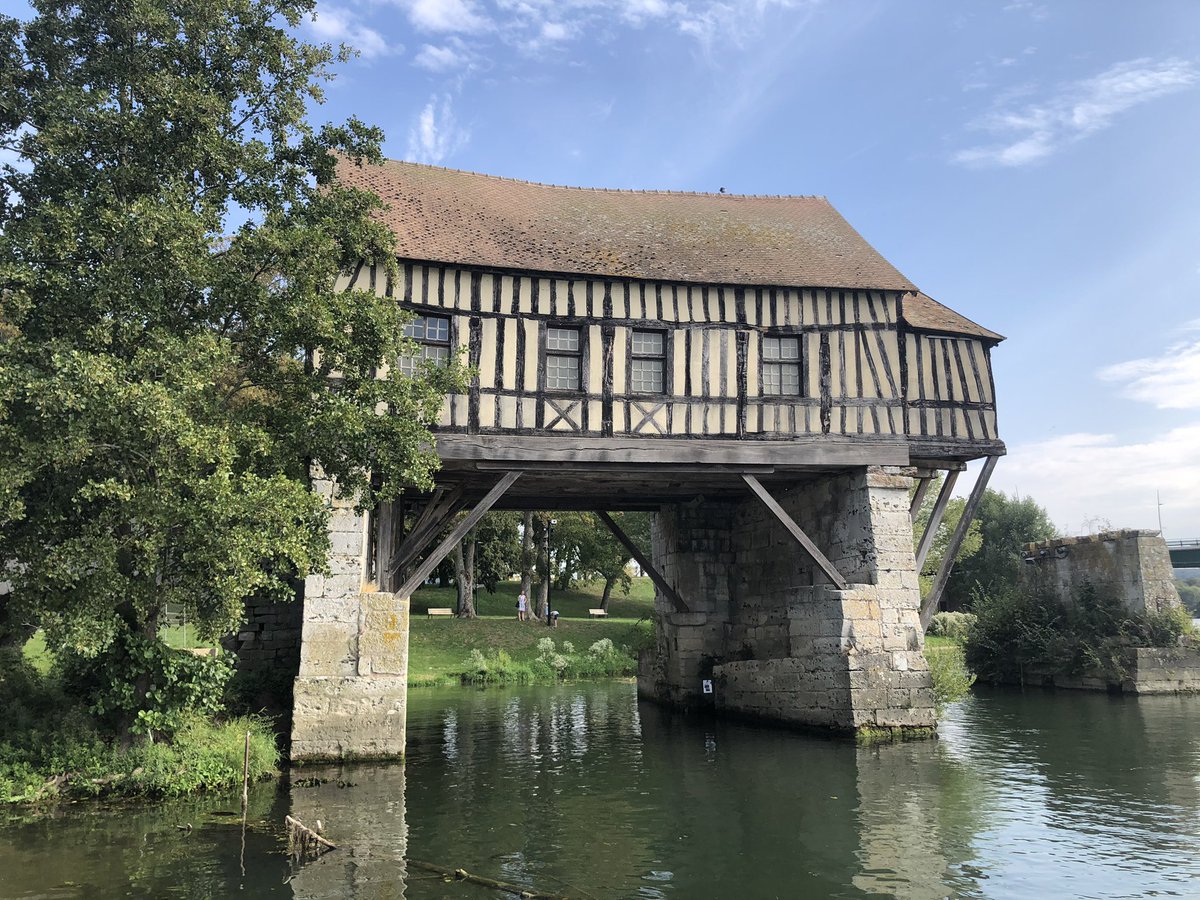 🌞Sous le soleil de Giverny et de Vernon ! Les #JEP2020 sont une formidable occasion de découvrir les anamorphoses de l’artiste François Abélanet. Splendide trompe l’œil avec ces belles fleurs de lin