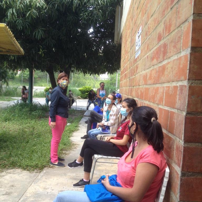 CLAPSFM2's tweet photo. Atendiendo al Plan Nacional De Vacunación con apoyo del @MinSaludVE se realizó la #2daJornadaDeVacunación (Antigripal, Toxoide y HepatitisB) en el CC Sector "F" Montalbán el #17Sept dirigida a mayores de 15 años, Adultos, Adultos Mayores y Embarazadas. #SomosLuchaAntiimperialista https://t.co/6nocJsrXOG