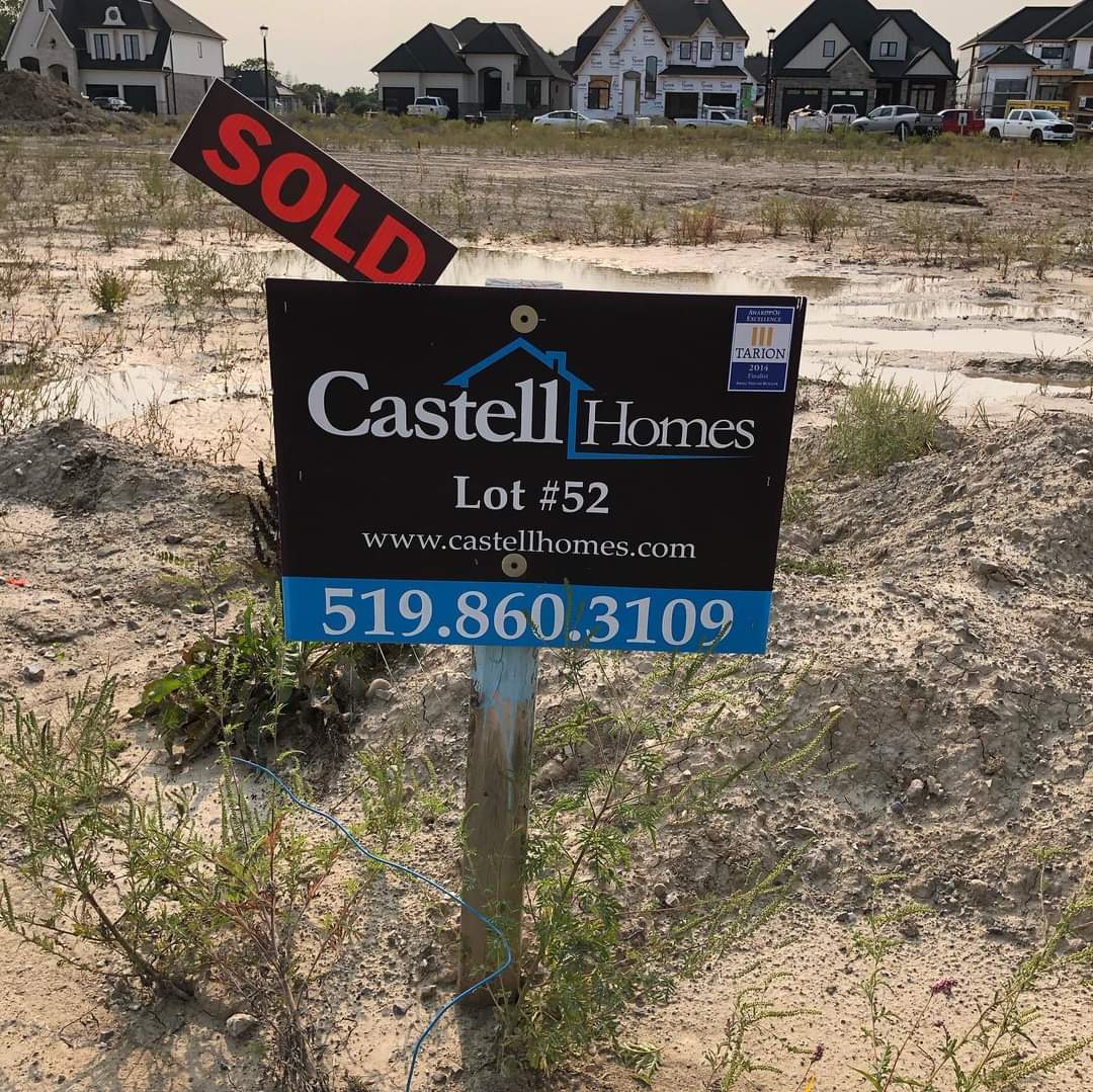 Castell__Homes's tweet photo. @Castell__Homes
Almost Sold Out!! Only 1 lot left in Heathwoods at @LambethONT 

by @auburn_developments 

#subdivision #lambethontario #519london #customhomes #custombuilder 

 @ Lovely Lambeth https://t.co/HFkOa29jyN