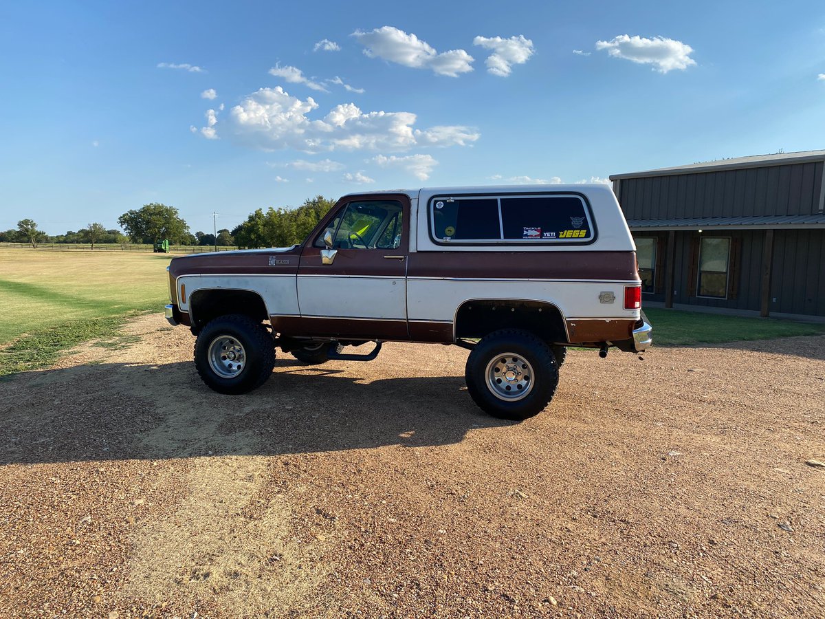 dfriedrich73's tweet photo. Need some help to find this beauty a new home. 1980 K5 Chevy Blazer 4x4 
• 454 Big Block
• Re-built Transmission
• New 750 Holley Carburetor
• New Removable Top
• Nerf doors
• New back seat
• New rear drive shaft
Runs and drives great!  
$12.5k 
DM for more details https://t.co/y2gq80xuqj