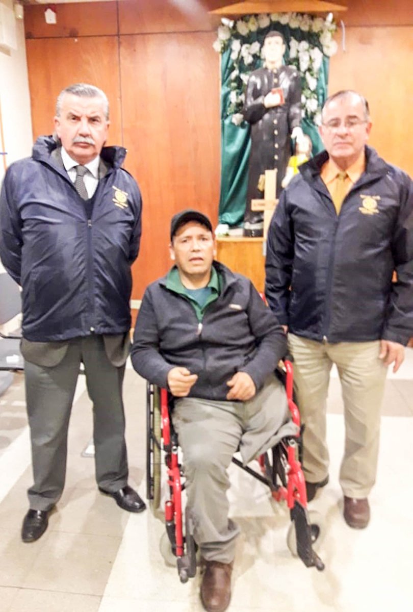 RotaryAustral's tweet image. El 11 de octubre de 2019 Rotary Club Austral Punta Arenas (R.C.A.) hace entrega de una silla de ruedas, en comodato, a don Francisco Ríos Altamirano, vendedor de diarios, quien tiene dificultades de desplazamiento producto de su capacidad de movilidad reducida. #WeAreRotary #Puq