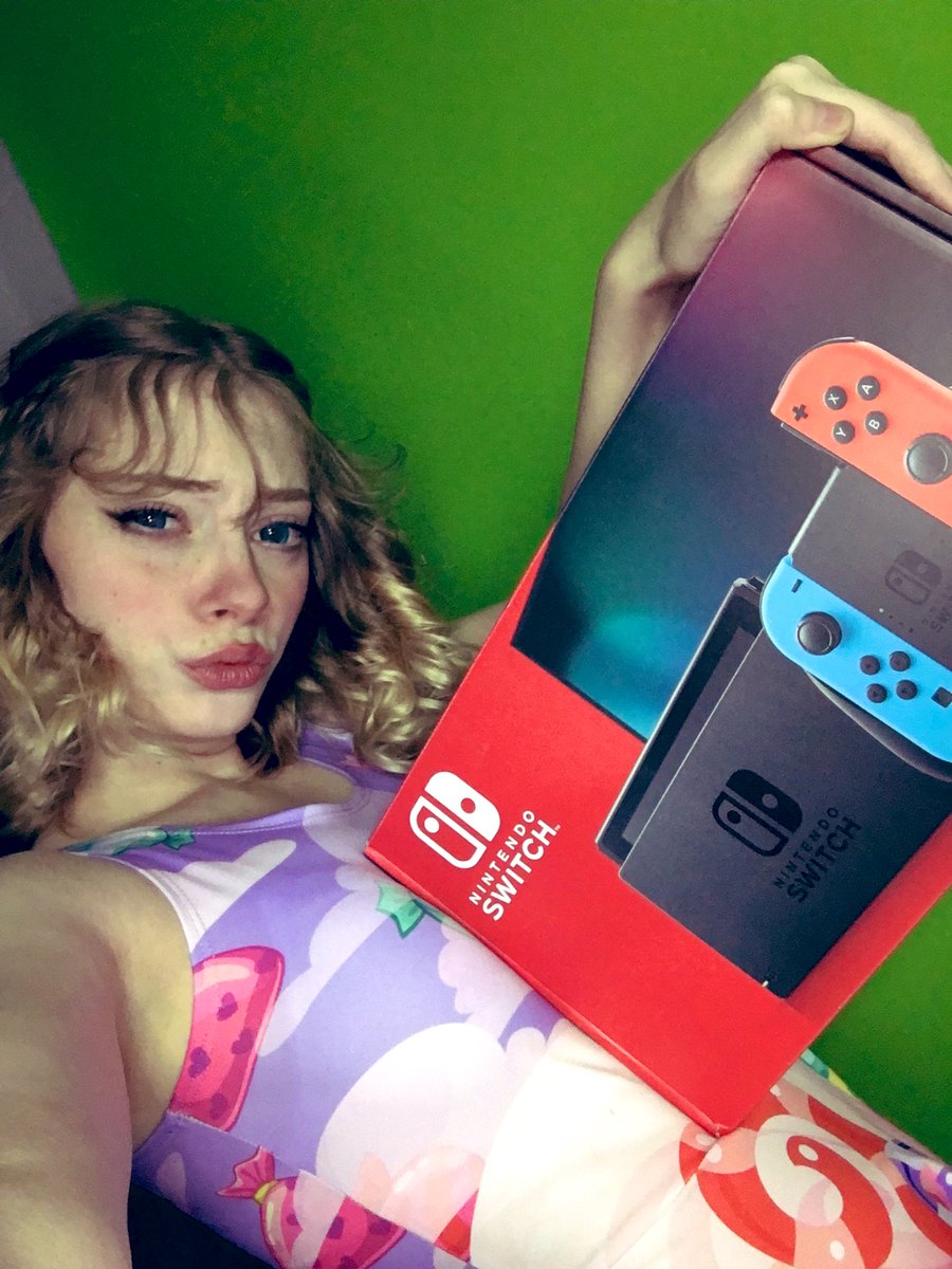 SpaceCandi's tweet photo. I'm doing a Switch giveaway on Twitch! Use the command !dong in chat &amp; follow me there to enter:
https://t.co/7oSf5diJKi

I'm also doing a Mario 3D All-Stars giveaway on Twitter! Just retweet this tweet &amp; follow me here to enter.

Both giveaways will end before the end of today! https://t.co/YxmQIvak7A