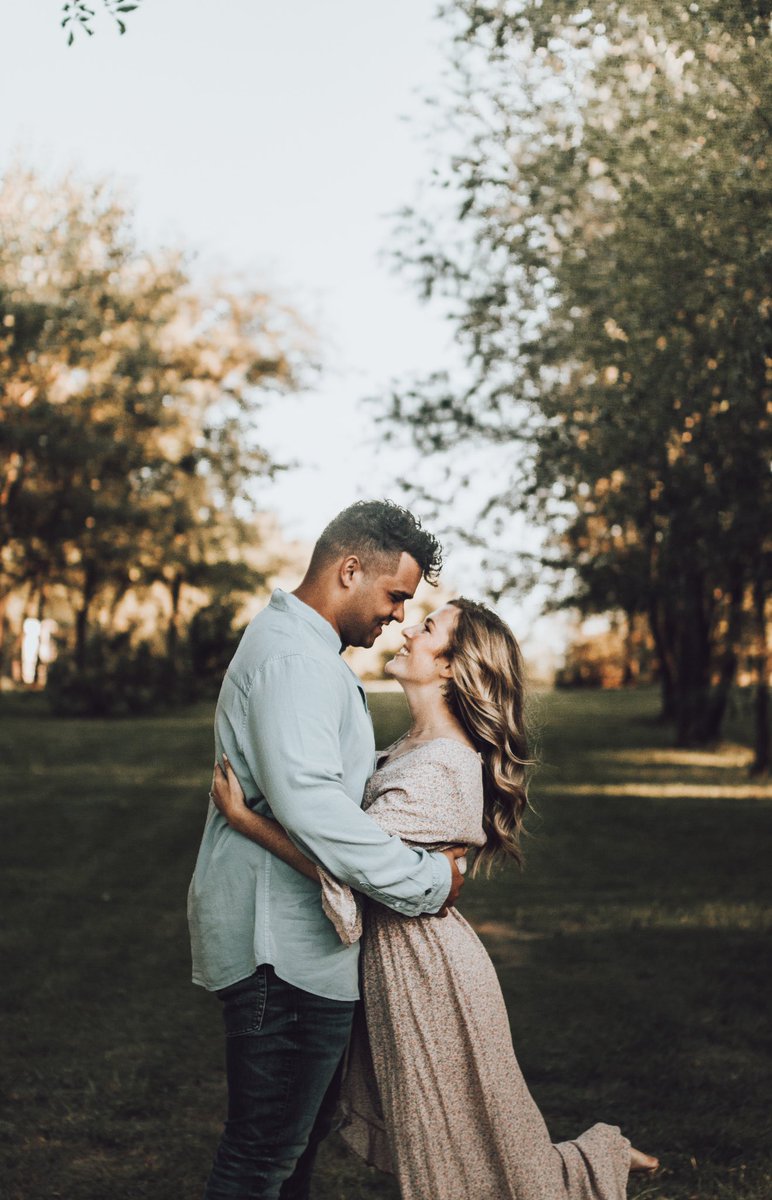 KnackPhoto's tweet photo. Shot THE cutest engagement session tonight 🌱💓 https://t.co/tEN8VS3Xsf