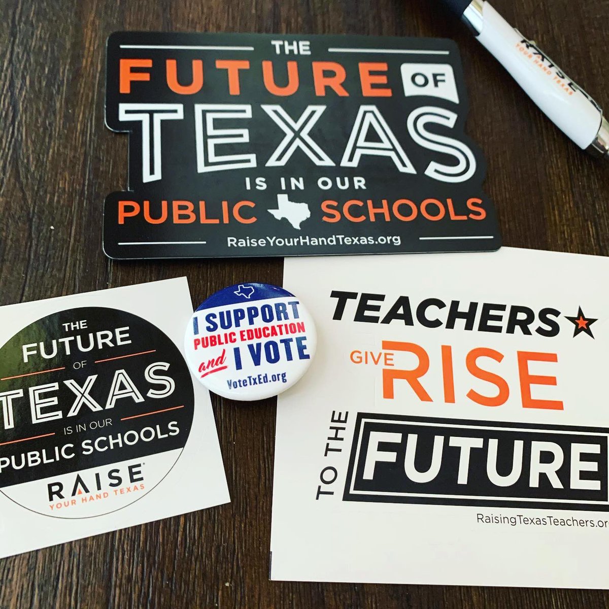 RHS_TechApps's tweet image. Love my sweet new yard sign (and swag bag) from @RYHTexas @RYHT_CenTex ! (Oh and you should get one for @ChrisMauer4 too! 💜💙💜)