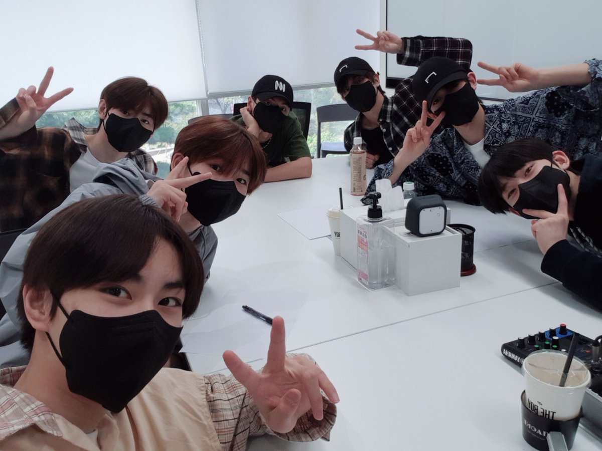 jakeupdateteam's tweet image. [WEVERSE] 210920

Jake commented "FIGHTING!!😀" under Jungwon's Weverse moment.

#EHYPEN #JAKE @ENHYPEN_members