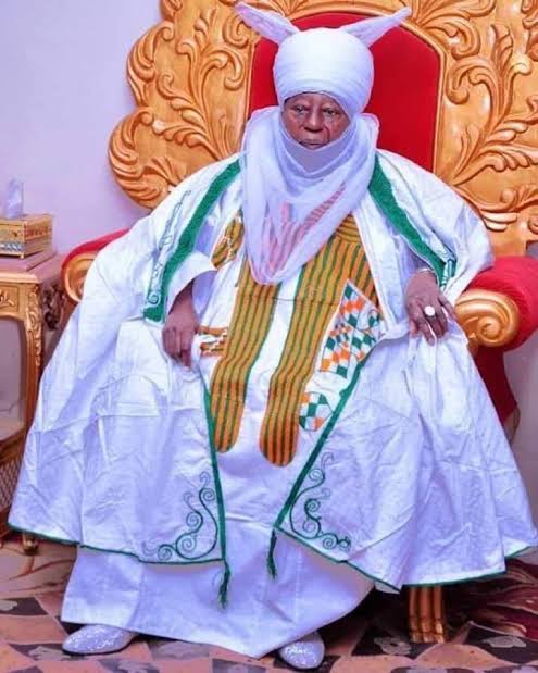 ShinkafiShamsu's tweet photo. Allah ya yima *(Alh. (Dr.) Shehu Idris, Emir of Zazzau)* rasuwa Allah ka gafarta mashi, Allah ya yafe mashi kurakuran sa,

Condolence to family of Alh. (Dr.) Shehu Idris, Emir of Zazzau.and all zamfara people,

From *Dr Hajiya Rabi Ibrahim gimbiyar shinkafi* https://t.co/f6NbVVMkHe