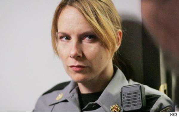 Season 2 of the #TheWire is an important but necessary departure from season 1. The only negative is the Beatrice Russell character who goes from being basically a 'night watchman' to becoming a Sherlock Holmes level detective overnight! Mary Sue?