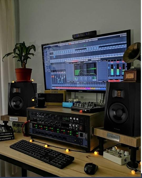 One day is One day i will have my own studio like this 🙏