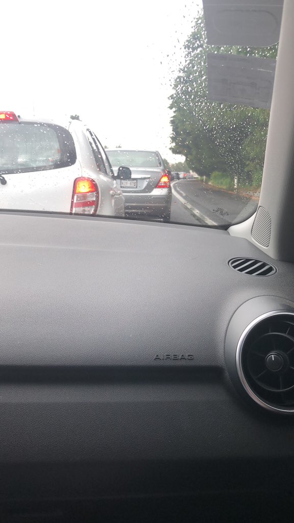SCeLop28's tweet photo. @CAPUFE Holaa, saben por que la carretera Cuernavaca México esta parada? https://t.co/P1VNhcUlVl