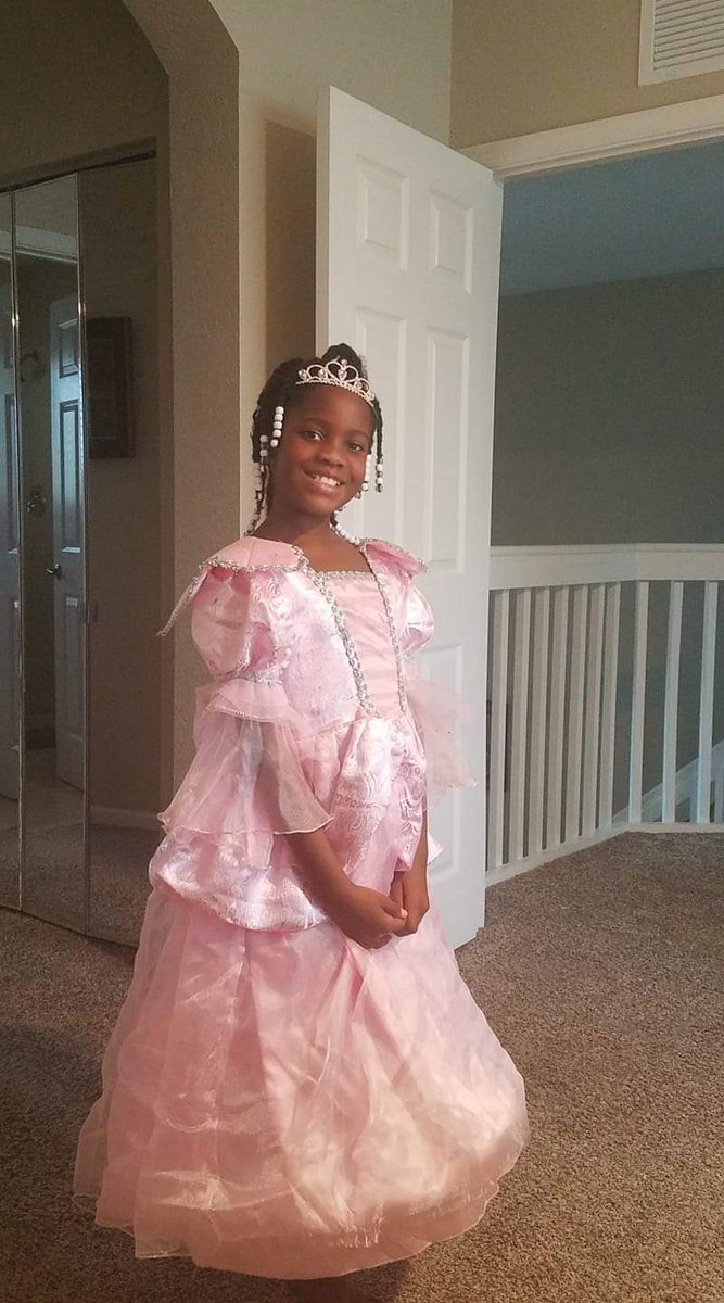 The clock is ticking but we are not giving up. Princess Alysia has a weekend goal to reach 50 sales in her Etsy Shop.  She is only 2 sales away from her goal and added adult bracelets to her shop today. PLEASE  help my PrincessPreneur reach her goal.

etsy.com/shop/princessp…