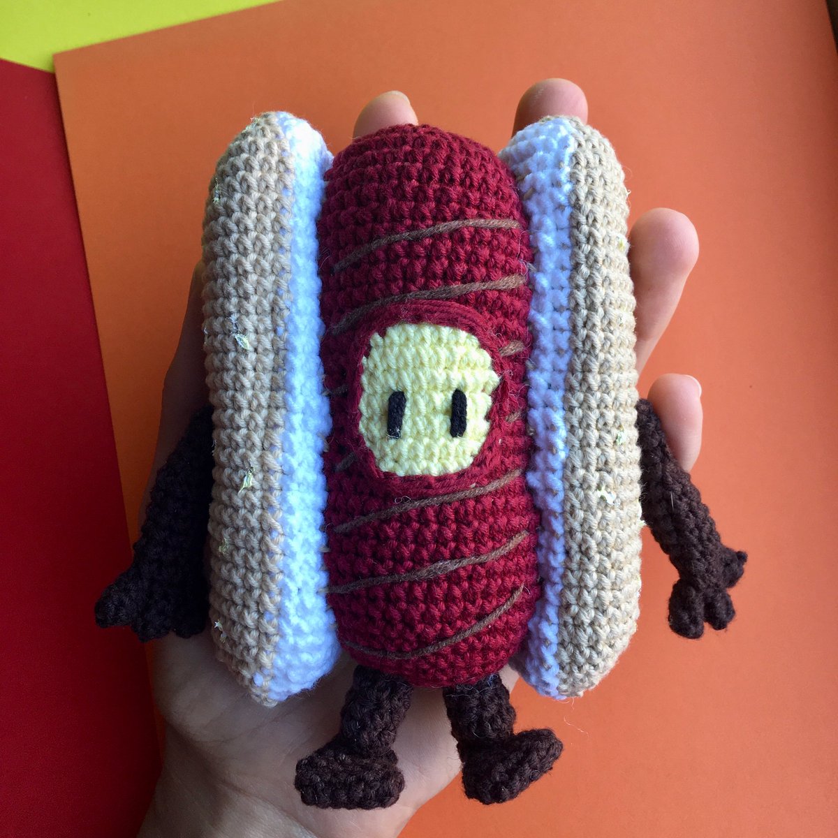 VictoriaYevl's tweet photo. It’s a Hot dog @FallGuysGame https://t.co/f1gEu5oitf