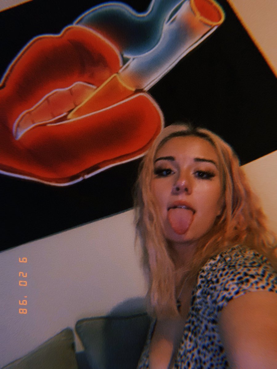 emilymaffe_'s tweet photo. sweet cherry pie 💋🍒 https://t.co/71M6OlkB5N