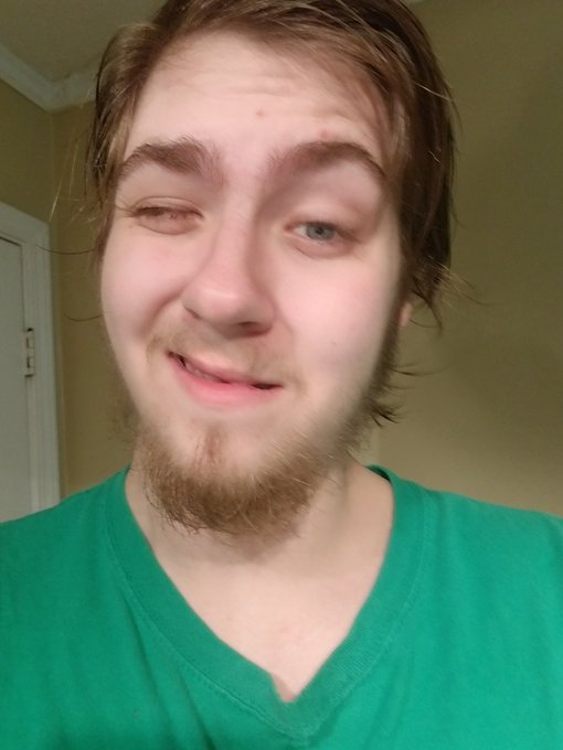 1 pic. Rare pics of me without #Glasses  hope you enjoy  #horny #bdsm #nerdy #teen  #bi #chaturbate #pornhub