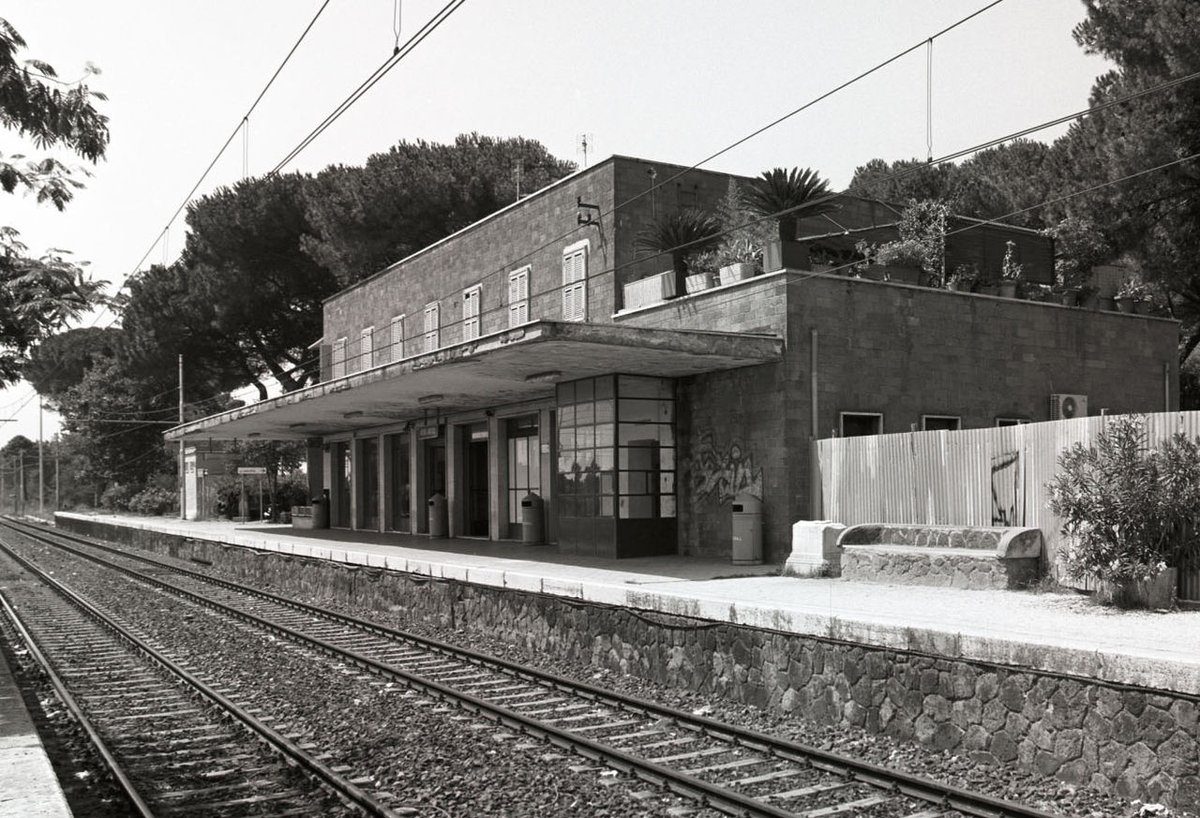 5/ Some modern commuter railways were already developing by then, like the Rome-Ostia-Lido, opened in 1928, the Roma Nord, opened in 1932 with an u/g city terminus. Others were under construction, like the Porta Maggiore-Torre Spaccata, never finished b/c of the onset of WW2