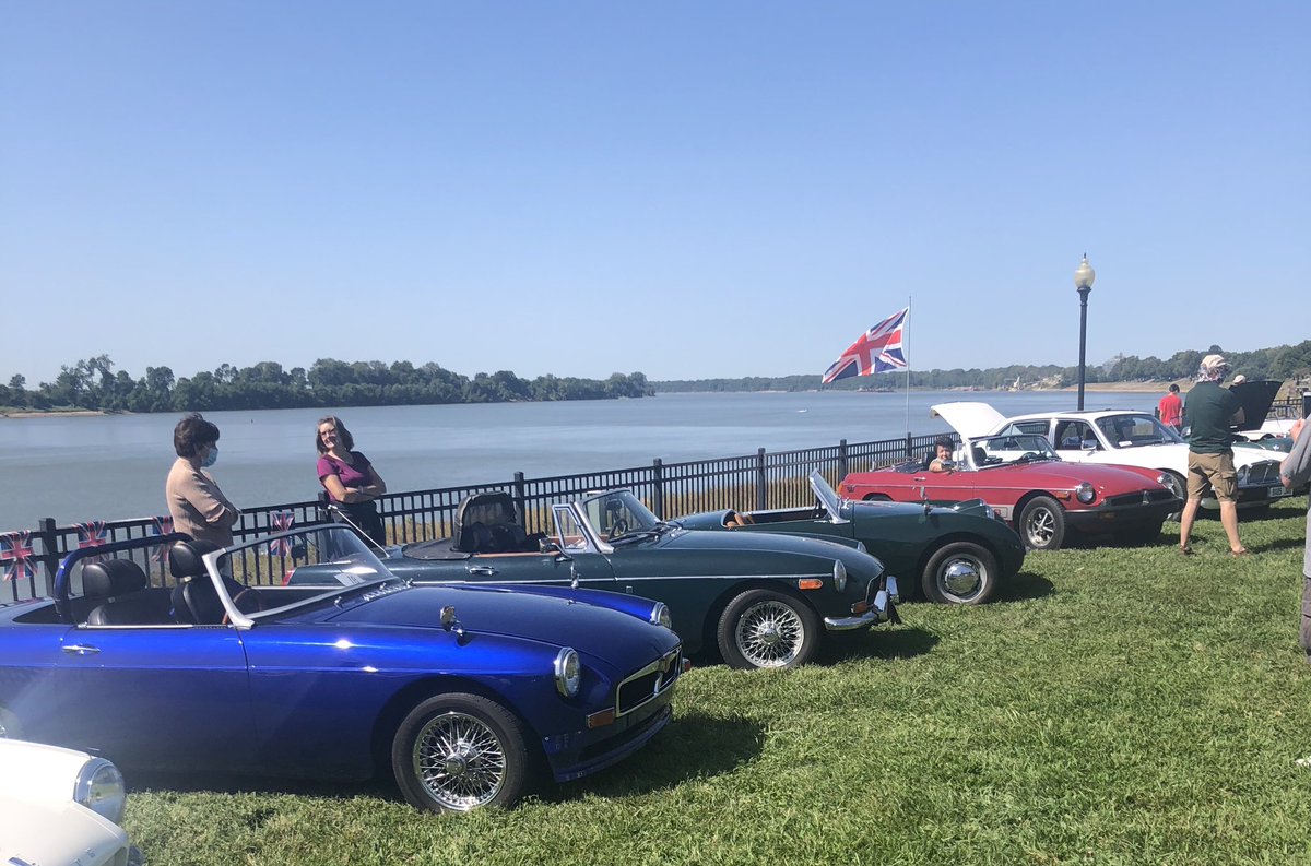 A HUGE Thank you to the Sirbrit auto club for the very generous donation of $500 that was raised yesterday at the Newburgh British car show! Our own Development Director, Ali, was even allowed to check out the cars up close! Thank you so very much for supporting Holly’s House!