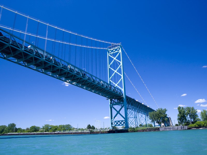 crainsdetroit's tweet photo. Canada is extending the agreement to keep the U.S. border closed to nonessential travel to Oct. 21 during the coronavirus pandemic. https://t.co/X40DksFMiJ https://t.co/wW2tuhjtNf