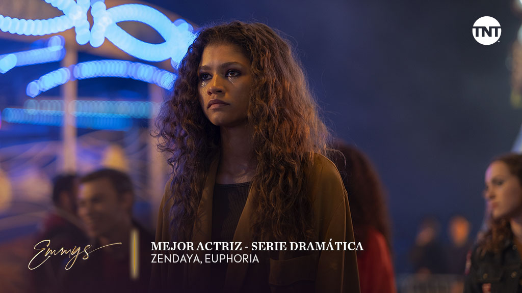 JuanManuelRRPP's tweet photo. #Emmys #EmmysTNT #Emmy
🔴 Mejor Actriz en Serie Dramática
🔵 La Ganadora es Zendaya, «Euphoria»
Jennifer Aniston, “The Morning Show”
Olivia Colman, “The Crown”
Jodie Comer, “Killing Eve”
Laura Linney, “Ozark”
Sandra Oh, «Killing Eve»
Sigue el hilo de #Seriesman 👍 https://t.co/5fXaeRU42A