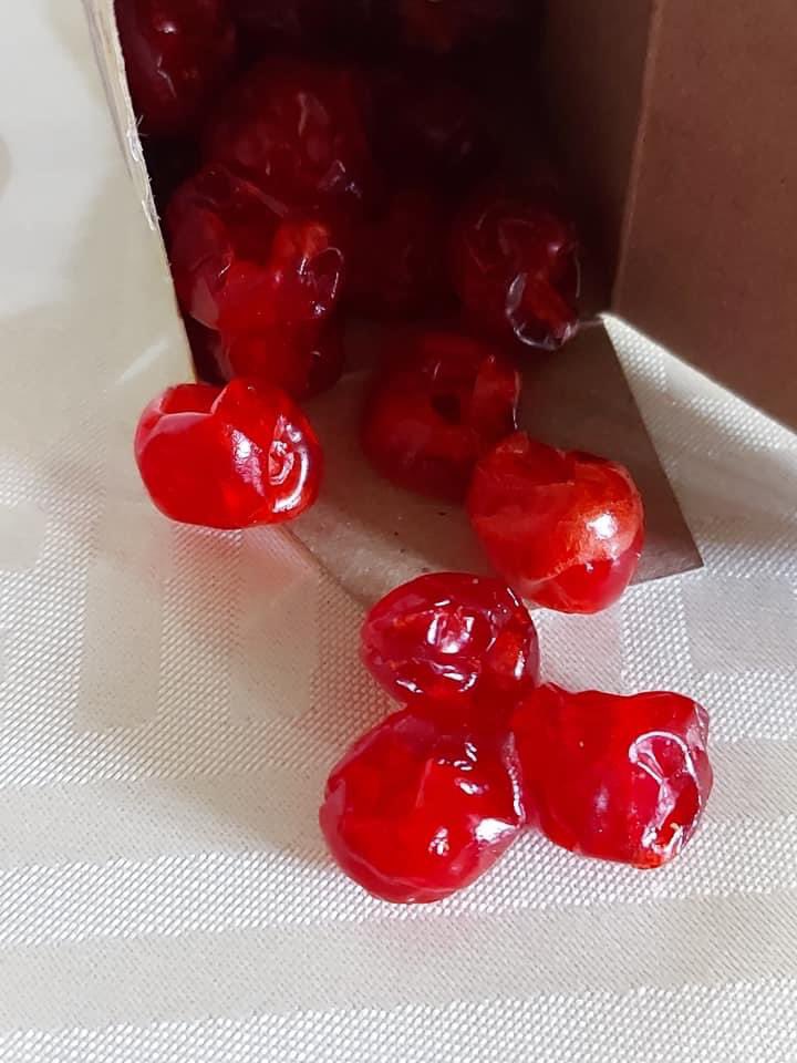 TammyECain's tweet photo. @Hersheys ... Job well done!  20 cherries and NO Blossom! https://t.co/iwlmaEnxye