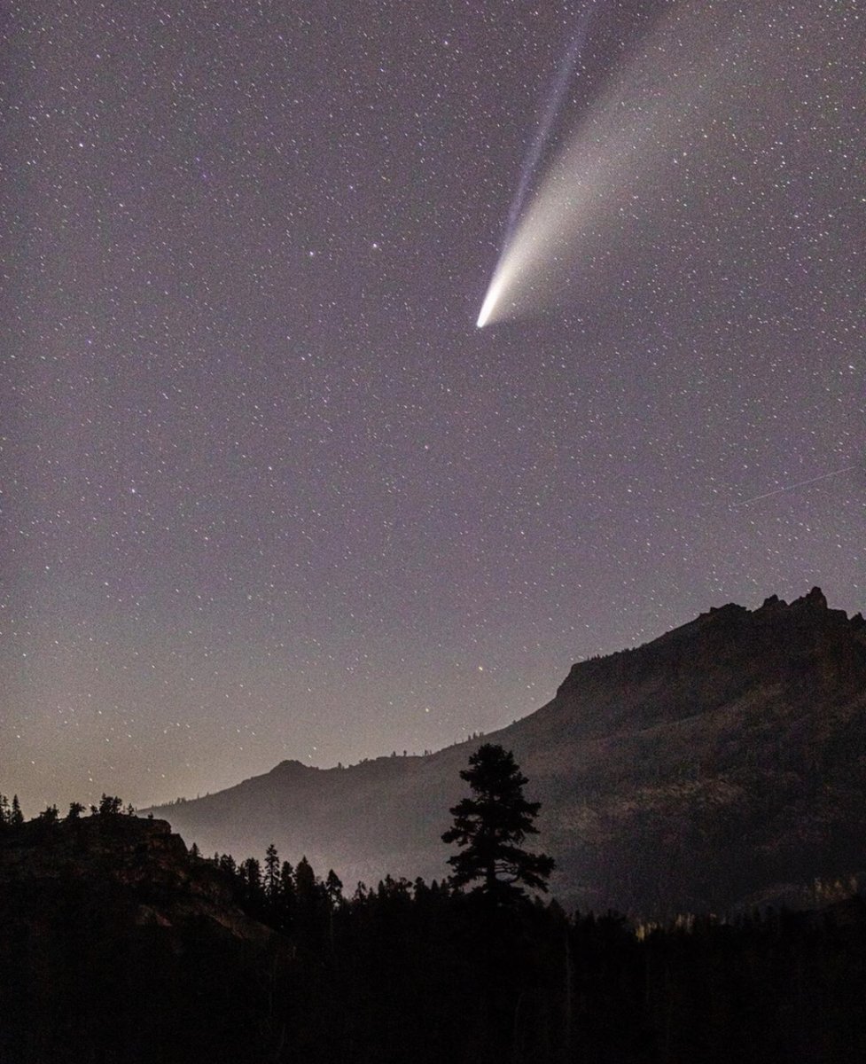 ReynenandBardis's tweet photo. Needless to say, we’re a little smitten with this shot of the #NeowiseComet at #CastlePeak. ✨

📸: AO Images
https://t.co/v2AfRFuDOs
#ReynenAndBardis #RAndBLiving https://t.co/ywTKY2gT07