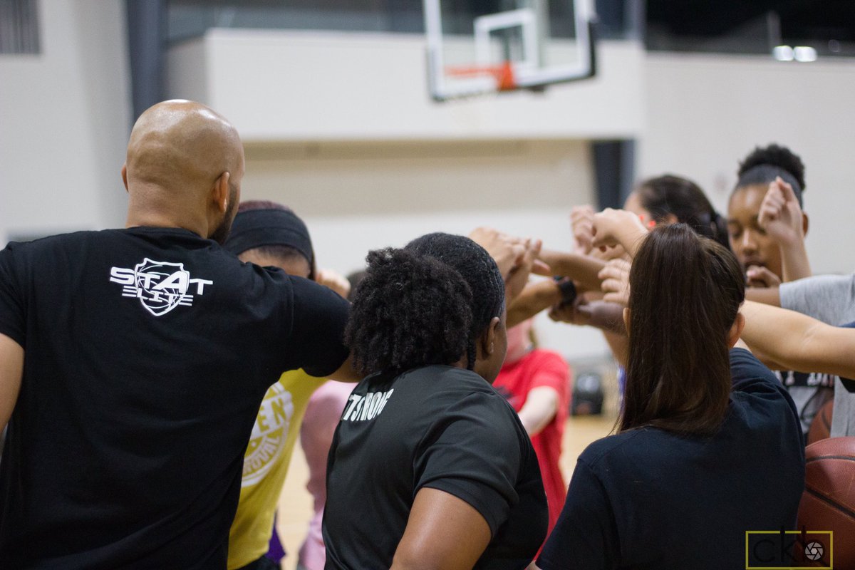 stat_elite's tweet image. It was a pleasure sharing the court with my mentor @coach_e_b ! 4 hours of solid work. Not only did the girls get better, but I got better. #Growth #STATPRO #TrustTheProcess #BasketballTrainer #MakeTheCommitment #basketball