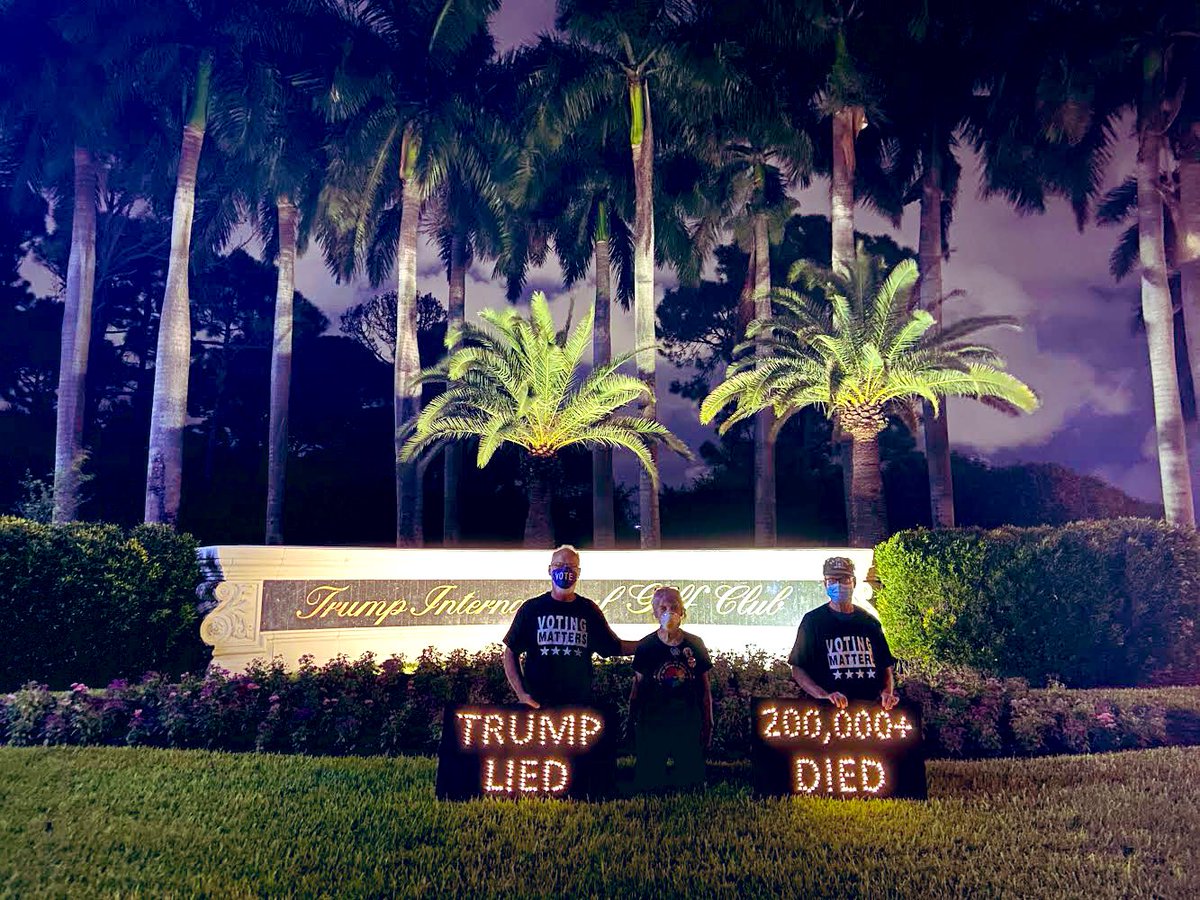 In FLORIDA tonight in front of Trumps’s Golf Club >>