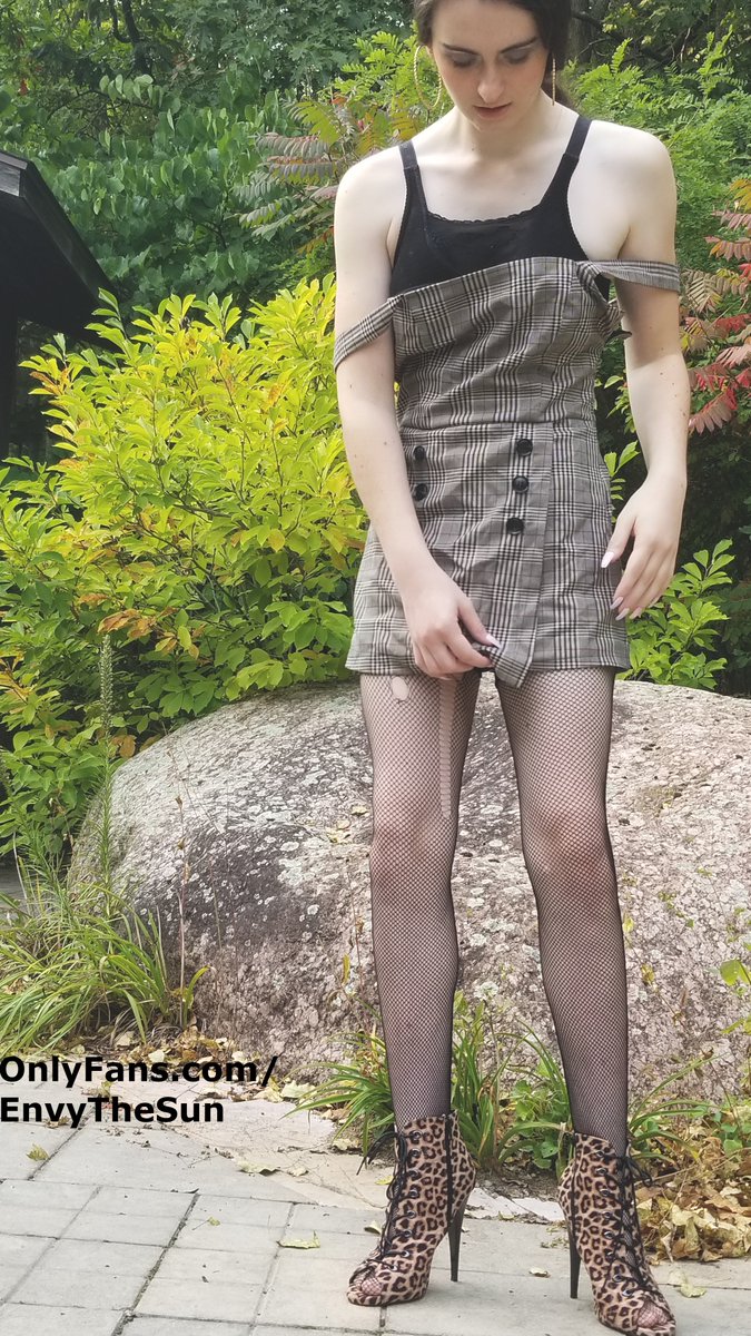 EnvySunny's tweet photo. Can you guess what's under my skirt? ;)
Visit my onlyfans for the answer https://t.co/78CzfXWpY6
#onlyfansnewbie #onlyFans #onlyfanlink https://t.co/jX8f8Jepqc