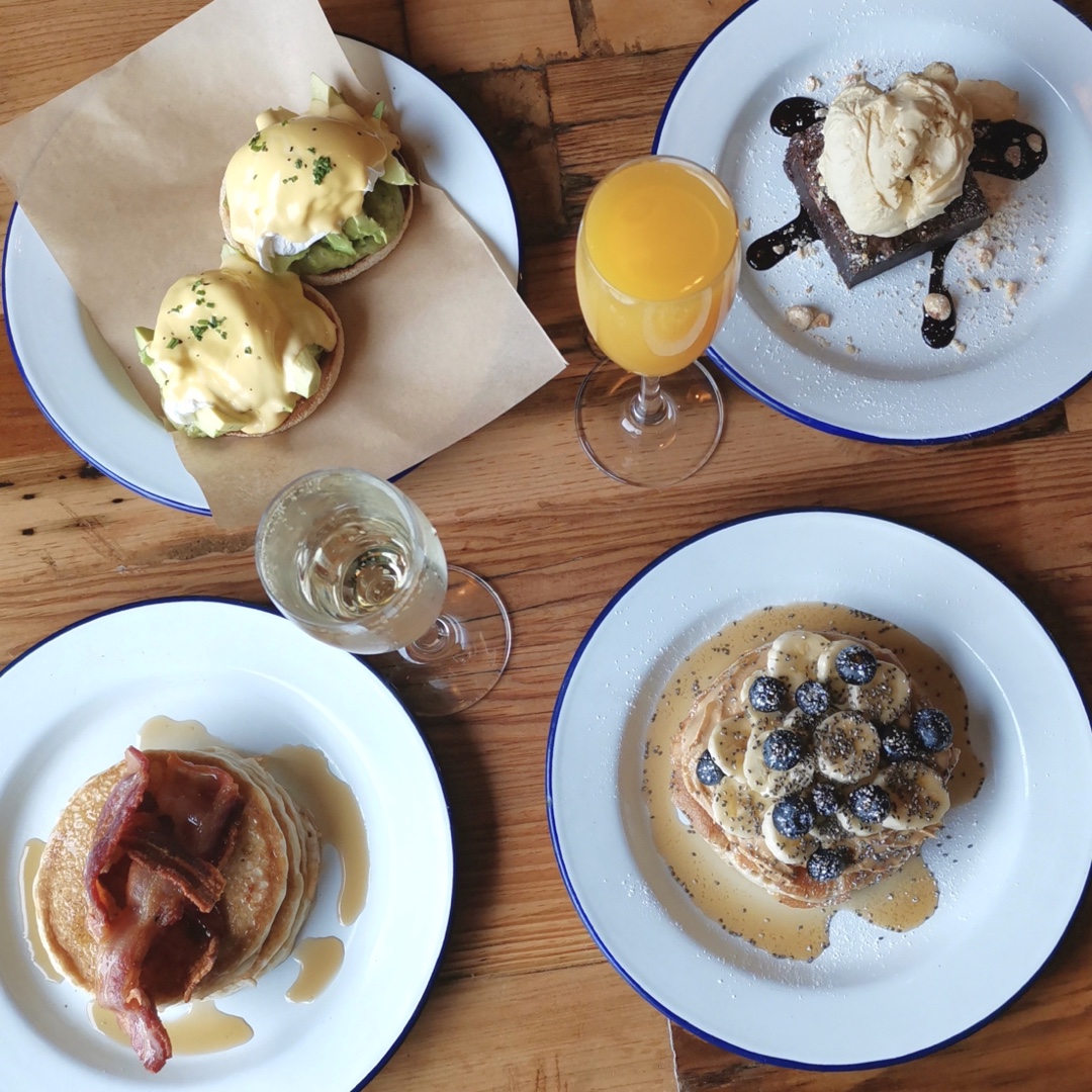 Look at those pancakes 😍 
It’s the last week of 25% OFF FOOD on Tuesdays &amp; Wednesdays which includes bottomless brunch 👍, head over to our website to book.

#kelseyhouse #beckenham #brunch #bottomlessbrunch #barandkitchen #pancakes