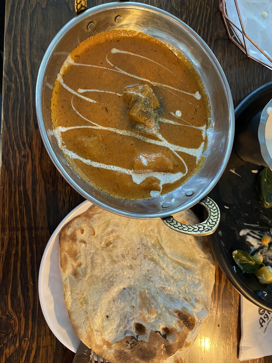가장 좋은 공부는 경험이 아닐까. 인도 음식 경험 커리는 익숙한 맛이 아니지만 이국적이었고, 난은 아주 맛있는 얇은 빵 맛. 손님과 같이 있어 포크를 이용했지만 손을 이용했으면 더 맛이 있었을 듯~~
