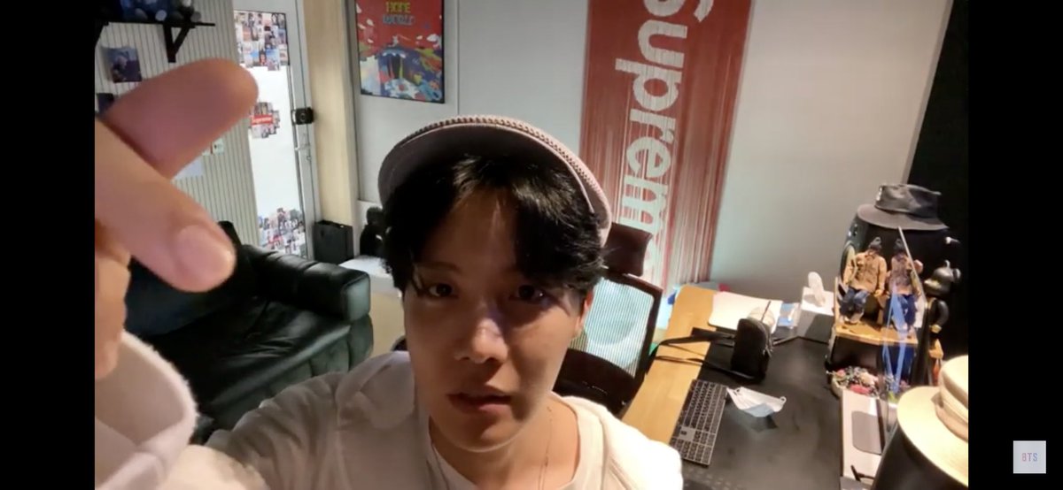 NanyTheNoona's tweet photo. No one will ever understand how alike we are. The bright personality for the world versus the low-light, low-vibe solitary time. 😌💜 *sigh* I just love him. #JHopeDailyDose @BTS_twt #BTS #방탄소년단 #JHope #제이홉 https://t.co/ymejVZAIwH