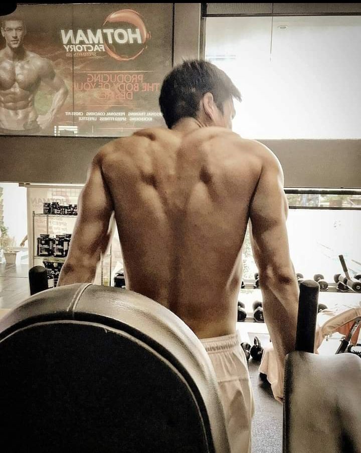 Nadech is a certified workout enthusiast  He is very disciplined and and passionate about his exercise and work outs. Well it certainly paid off with his 8 packs  #ณเดชน์  #nadech  #kugimiyas