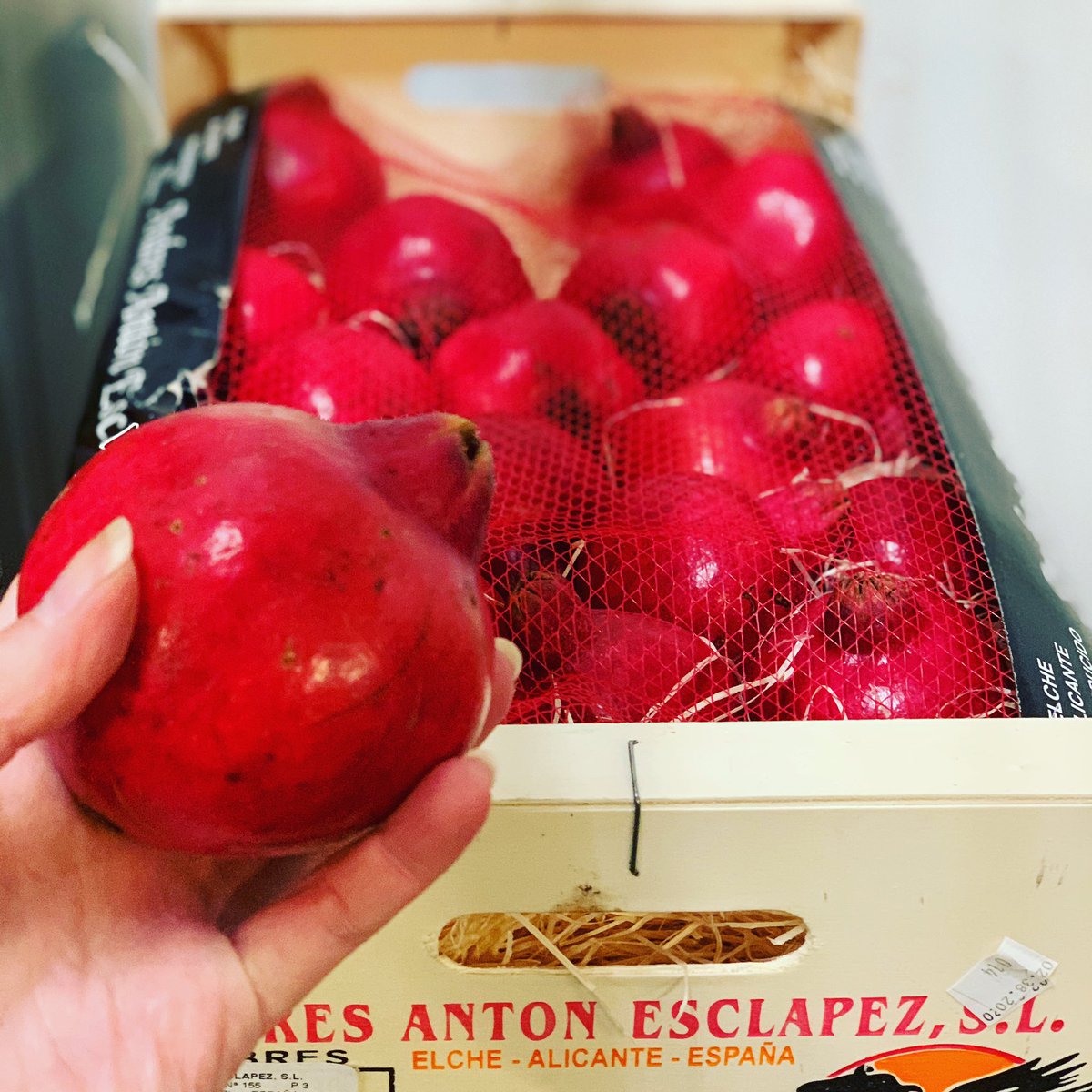 Getting a bit seedy here today...the pomegranate-new season Spanish in now &amp; packed full of antioxidants &amp; vit C to name just a few of it’s awesome benefits. Get some down you for positive feels in a weird time! #happymonday #pomegranate #fruitandveg #manchesterfoodie #manchester