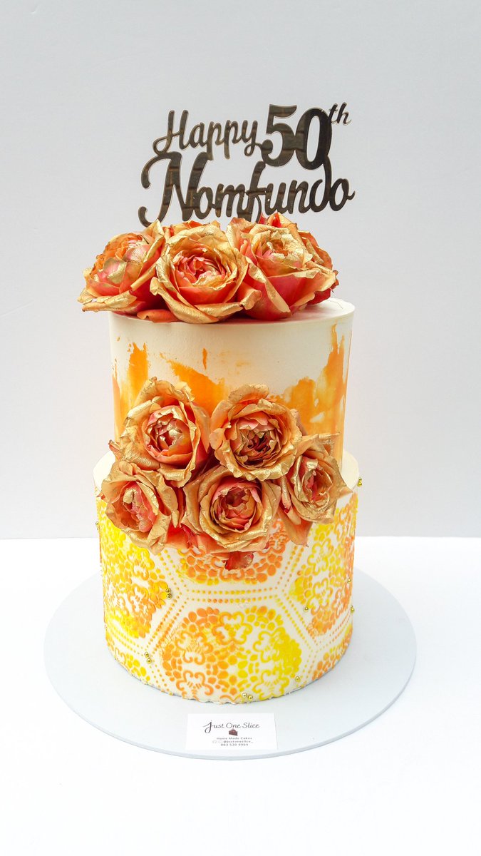 Justoneslice_'s tweet photo. Golden florals
โข
โข
#floraldesign #floralcakes #caketopper #birthdaycake #birthdaycelebration #rose
#buttercreamcake #stencil #stencilcake #cakedecorating
#summercolors #rosecake https://t.co/5EvEpxMlyf