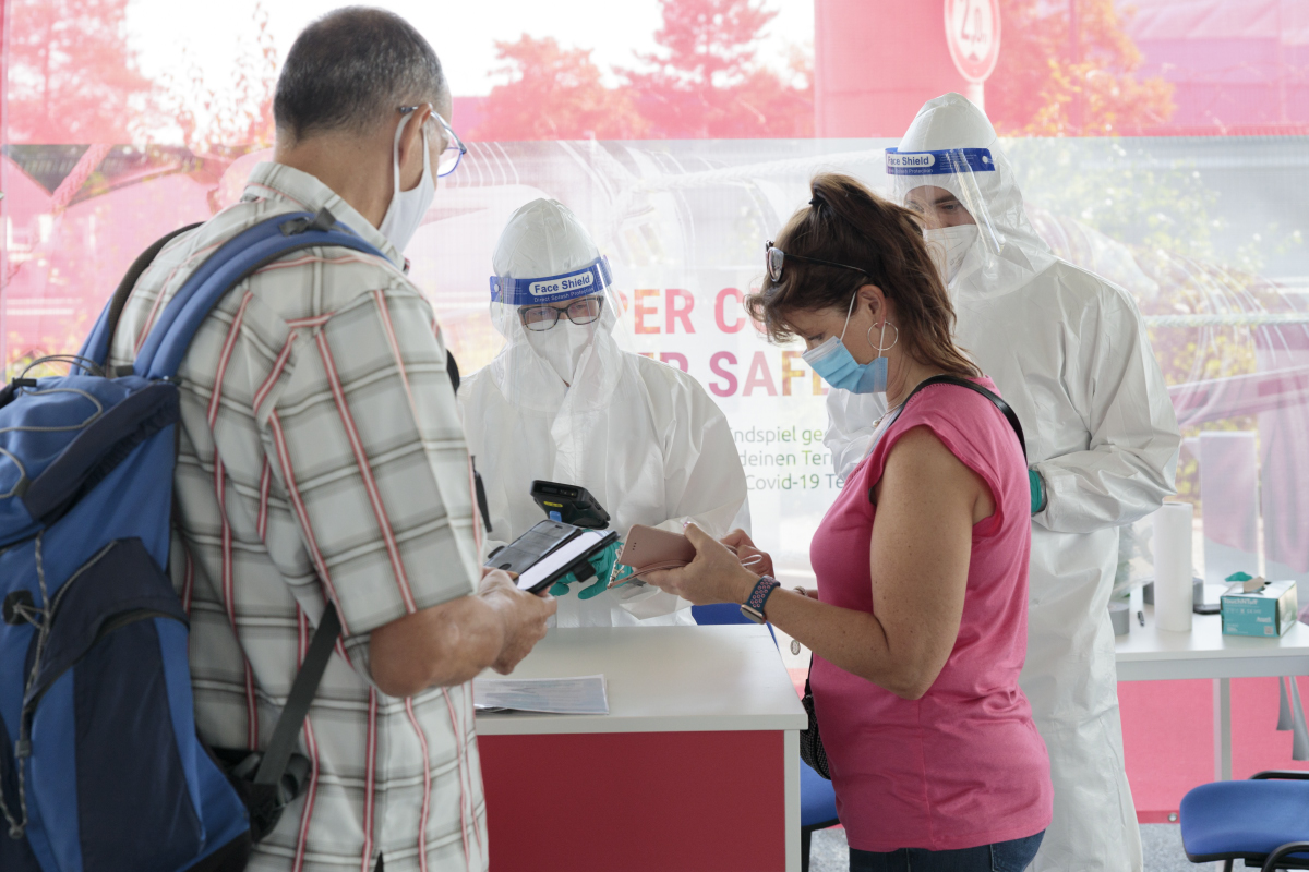 Ecolog International (@ecologint) on Twitter photo Glückwunsch <a href="/FCBayern/">FC Bayern München</a> zum großartigen Sieg im #SuperCup. Über 1.000 Bayern-Fans waren live dabei, viele durch #EcoCare auf #Covid-19 getestet. Das lässt hoffen auf eine schrittweise und sichere Rückkehr der Fans in die Stadien. #UEFA bit.ly/2HA6eGx Glückwunsch <a href="/FCBayern/">FC Bayern München</a> zum großartigen Sieg im #SuperCup. Über 1.000 Bayern-Fans waren live dabei, viele durch #EcoCare auf #Covid-19 getestet. Das lässt hoffen auf eine schrittweise und sichere Rückkehr der Fans in die Stadien. #UEFA bit.ly/2HA6eGx