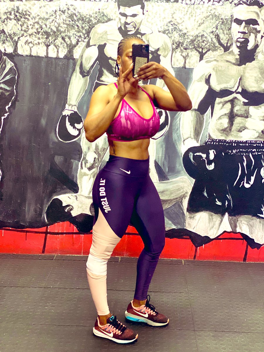 Filter making my abs pop haarrddd🤪😝🤣🥊🙌🏾!! #neverskipMonday #FetchYourBody2020 #Team5am 😤