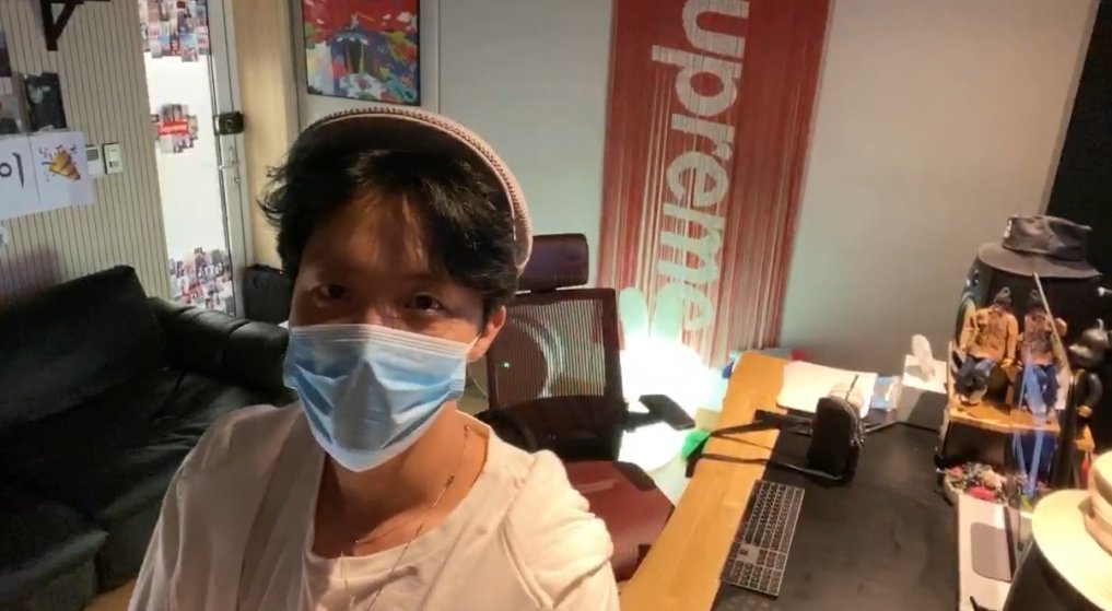 200928 J-hope Log"Hi, Long time no see.It's been a while since I talked to you through livestreaming.I'm spending very busy days, feels like I don't even know how days pass by.