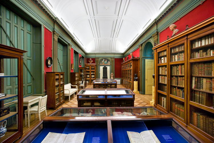 Teszelszky's tweet photo. Support your local #library and #museum in #corona times! Hidden gem @Huisvanhetboek #denhaag with untouched 19th c. #library, museum, miniature #library and fantastic collection of #books and #manuscripts (and even a #cat #mummy!). https://t.co/yrGIplzGG2 https://t.co/hFPVnlnv7h