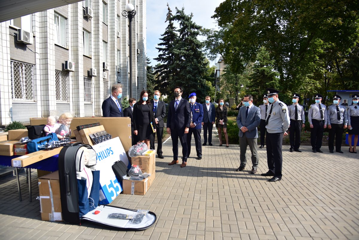 EUAM_Ukraine's tweet photo. Last week, @EUAM_Ukraine donated equipment (classroom furniture, visual presentation equipment, and first aid training equipment) to the Police Training Center in the #Donetsk region. The donation will enhance the professional level of training conditions for the #police. https://t.co/iiSvEZN1OW
