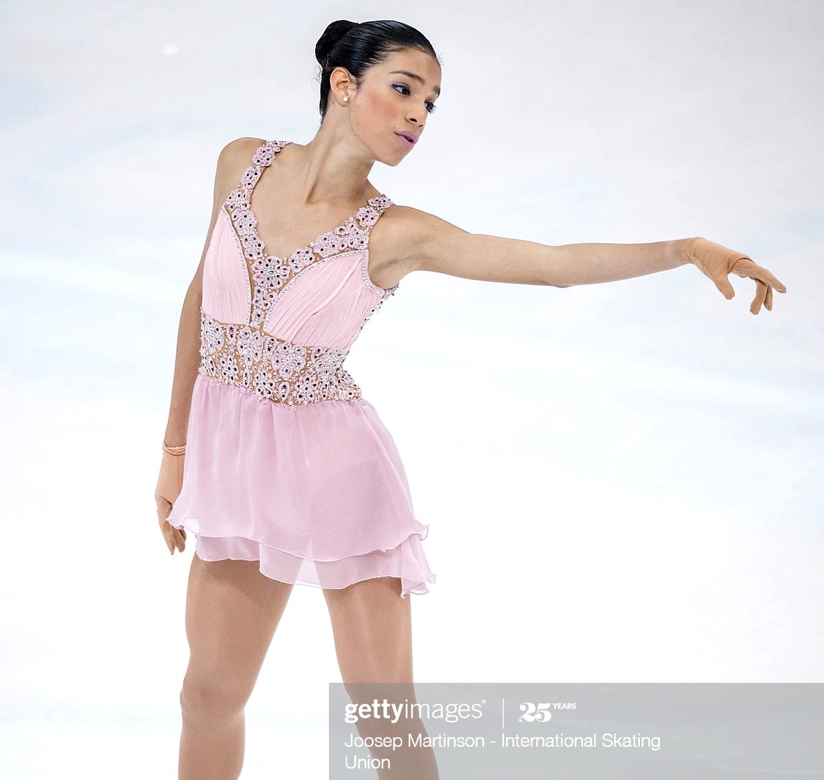 goldenskate's tweet photo. Happy Birthday 🎂 to 🇪🇸 Spain's #ValentinaMatos! The 3X National 🥇 enjoys traveling ✈️, fashion 👜, astronomy 🔭 and physics 📷 A look back at her 2016-17 SP #Hallelujah #AlexandraBurke #FigureSkating https://t.co/WoHsq0aJ2L