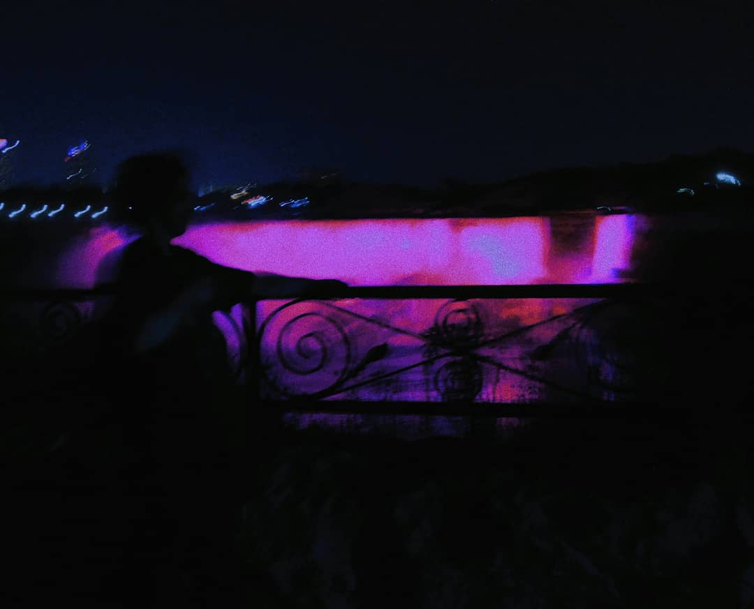 maxwelllmarten's tweet photo. #colours #lights #purple #pink #dark #theme #grunge #goth #ftm #vsco #niagra https://t.co/Z2aeK4sch8