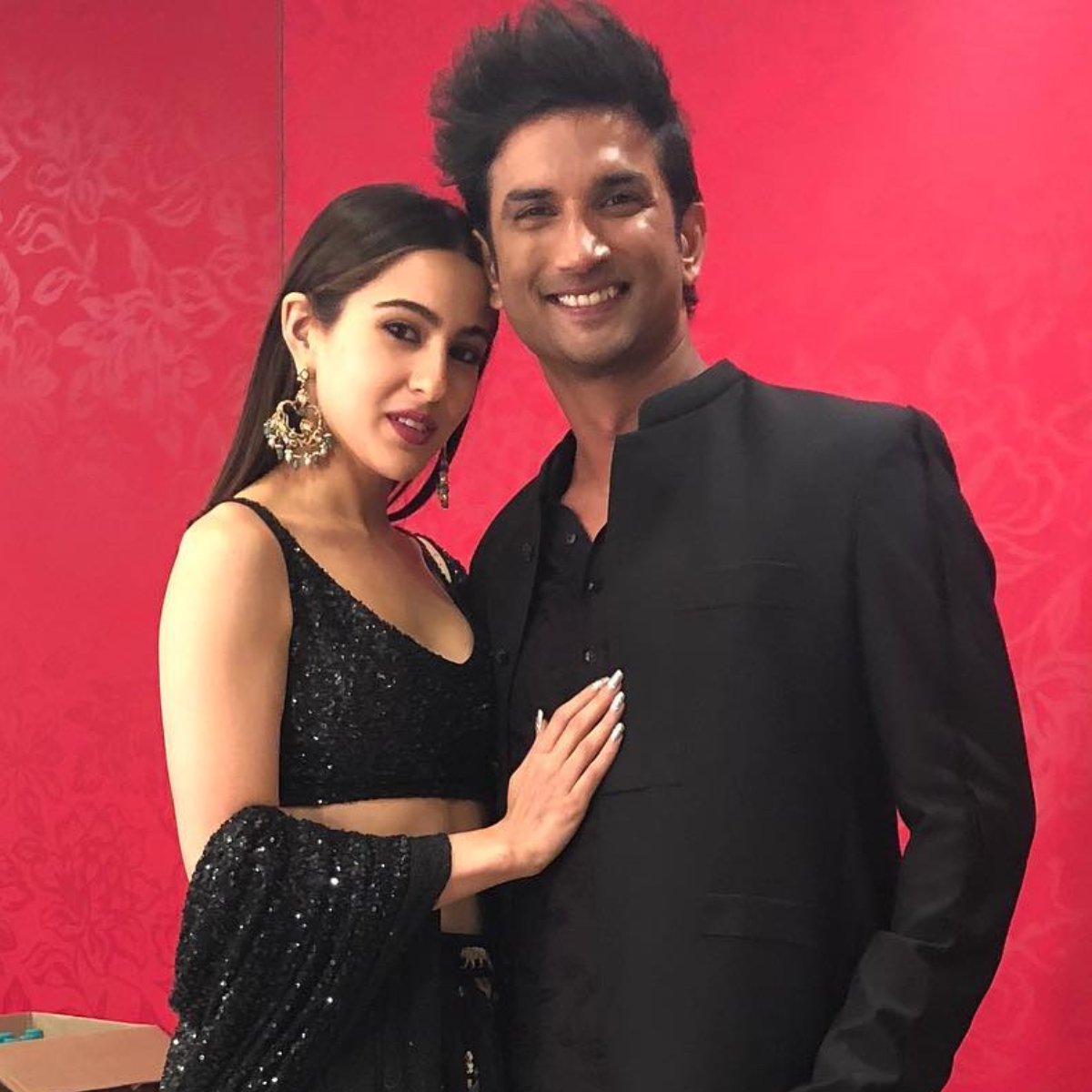 @_mallika_singh Rhea said,she was taking drugs for SSR. Sara Ali Khan has also said the same thing,she was taking drugs forSSR.Why did Sara leave Sushant when she was so in love with Sushant?Now when her crimes begin to be counted, she is blaming SSR for covering up her sins. #BOYCOTTSARAALIKHAN https://t.co/OGtj4pF6wq