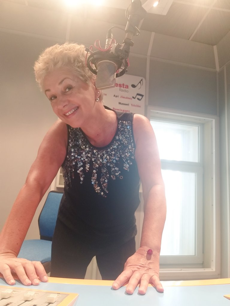 Porque de verdad que tú me gustas de verdad que tú me encantas mi <a href="/apijimenez/">Api Jiménez</a> tu sabes que necesito escuchar hoy a mi <a href="/jaimegalanmusic/">Jaime Galán Oficial</a> <a href="/antonioaras/">Antonio Aras</a> y mi <a href="/ricky_martin/">Ricky Martin</a> para estar toa happy con mi Api😊👏😍😜👏🎶🎧📻💯🤗