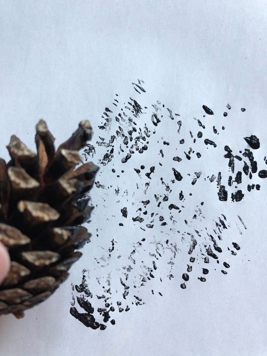Paper_Houses's tweet photo. #TheMakingHour is back for a second week! Read the blog to see how I (Mhairi) and the wee boss spend our time being creative and how it helped our wellbeing https://t.co/ceXWmv7Bq8 #CreativeWellbeing #MarkMaking https://t.co/SbiBdDeCjn