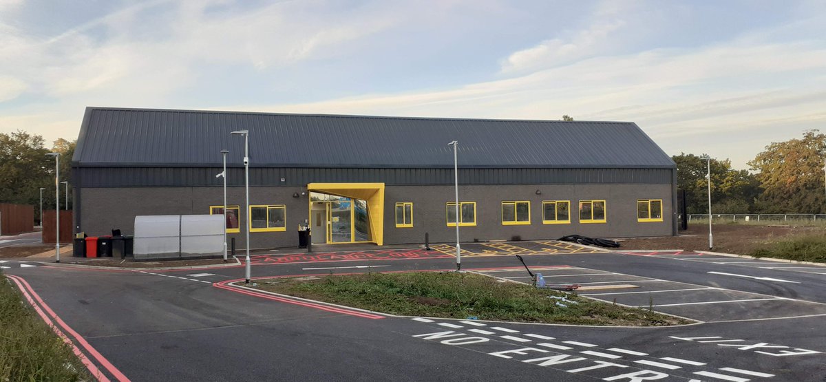 C_Houlder's tweet photo. Into final few weeks now of the new build CAMHS Unit 'The Beacon' for Leicestershire Partnership NHS Trust.  Not a single day lost due to Covid so all credit to the delivery team and supply chain. #interserve, #TheBeacon, #LPTnhs https://t.co/98nEJWFFXj