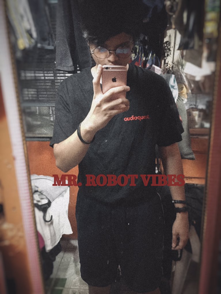 totskienator's tweet image. #mrrobot #elliotanderson #whoismrrobot #ramimalek