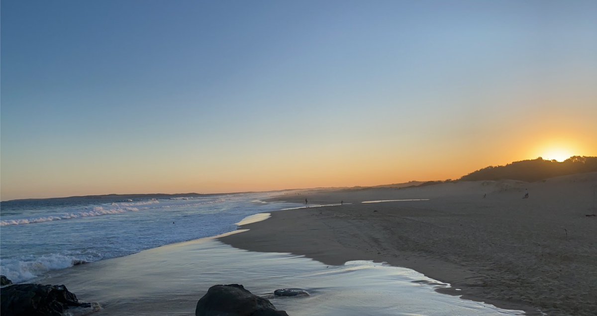 NewyBeachBum's tweet photo. Dead set the BEST place to chill. I walk, swim, sit under the shark tower & meditate. Or just dance around with my head phones in.
Life is fucking beautiful if you can take the time to see it. πππΆ
#FuckYeah #RedheadBeach #Newy #ArvoChill #Relax https://t.co/5P9sf7lNXA