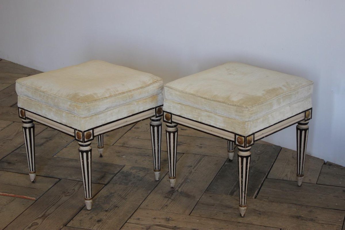 BrownriggUK's tweet image. A pair of mid 20th century french painted stools with water gilded detail in the style of maison jansen. 
bit.ly/3i8IJAI

#paintedstool #antiquestool #antiquefurniture #antiqueseating #antiquechairs #paintedfurniture #interiordecor #design