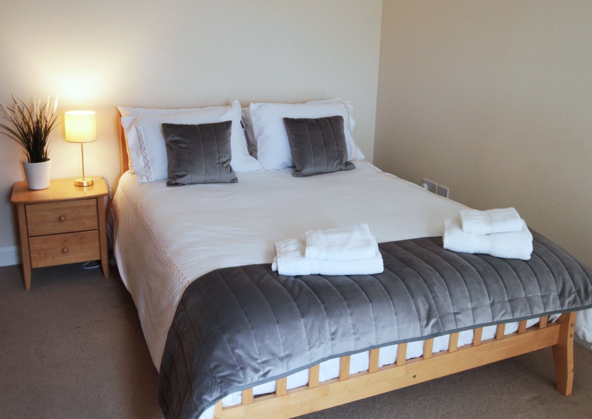 CorporateLets's tweet photo. Stylish and well equipped apartments in the unrivaled location of Cork City Centre. Suitable for your #staycation as a great alternative to a hotel or for longer lets. #corporateletsireland #corporatelets #corkcity #corkcityaccomocdation #accomodationcork #rivergold https://t.co/EVikYI7h1G