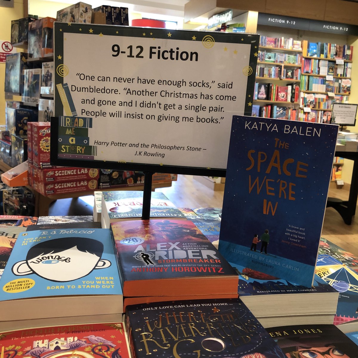 BhamWaterstones's tweet photo. Our #MGStar this week is the beautiful #TheSpaceWereIn by @katyabalen 🤩
Frank and Max are brothers, five years apart and super different. But when tragedy strikes, can they build a world where they’re not light years apart?
#WaterstonesBhamKids
https://t.co/mDKUQq3YD2 https://t.co/MiTTbIy2uZ