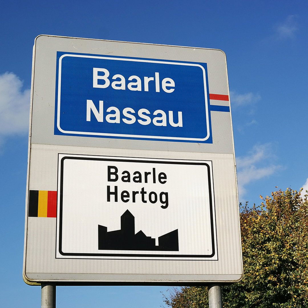 TomTom's tweet image. Did you know that the most divided border town in Europe is Baarle? The town is made up of two separate municipalities. One called Baarle-Nassau in the Netherlands and the other called Baarle-Hertog, part of Belgium! #MapFactMonday #TomTomMaps